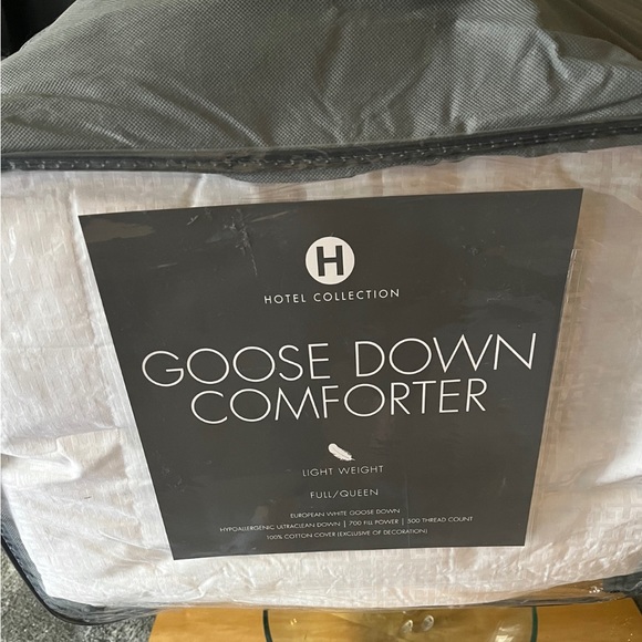 Hotel Collection Goose down comforter queen light weight
